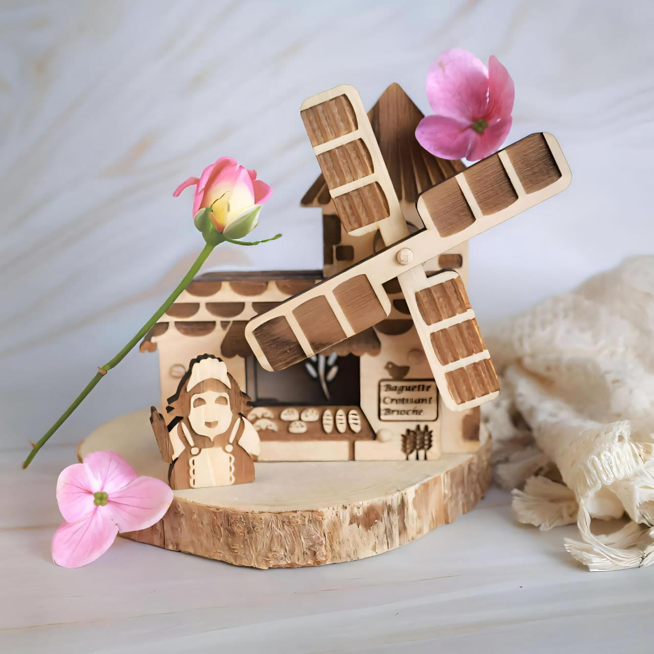 Le Moulin <br />Collection : Le Village Médiéval<br />[Photographie : L'yriséa Photographe]